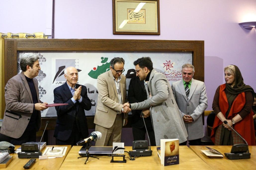 نشست عصر روشن در خانه هنرمندان ایران برای جایزه شعر خبرنگاران